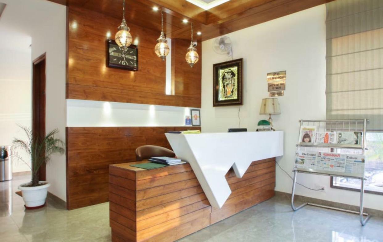Al-Qasa Hotel Zirakpur Dış mekan fotoğraf