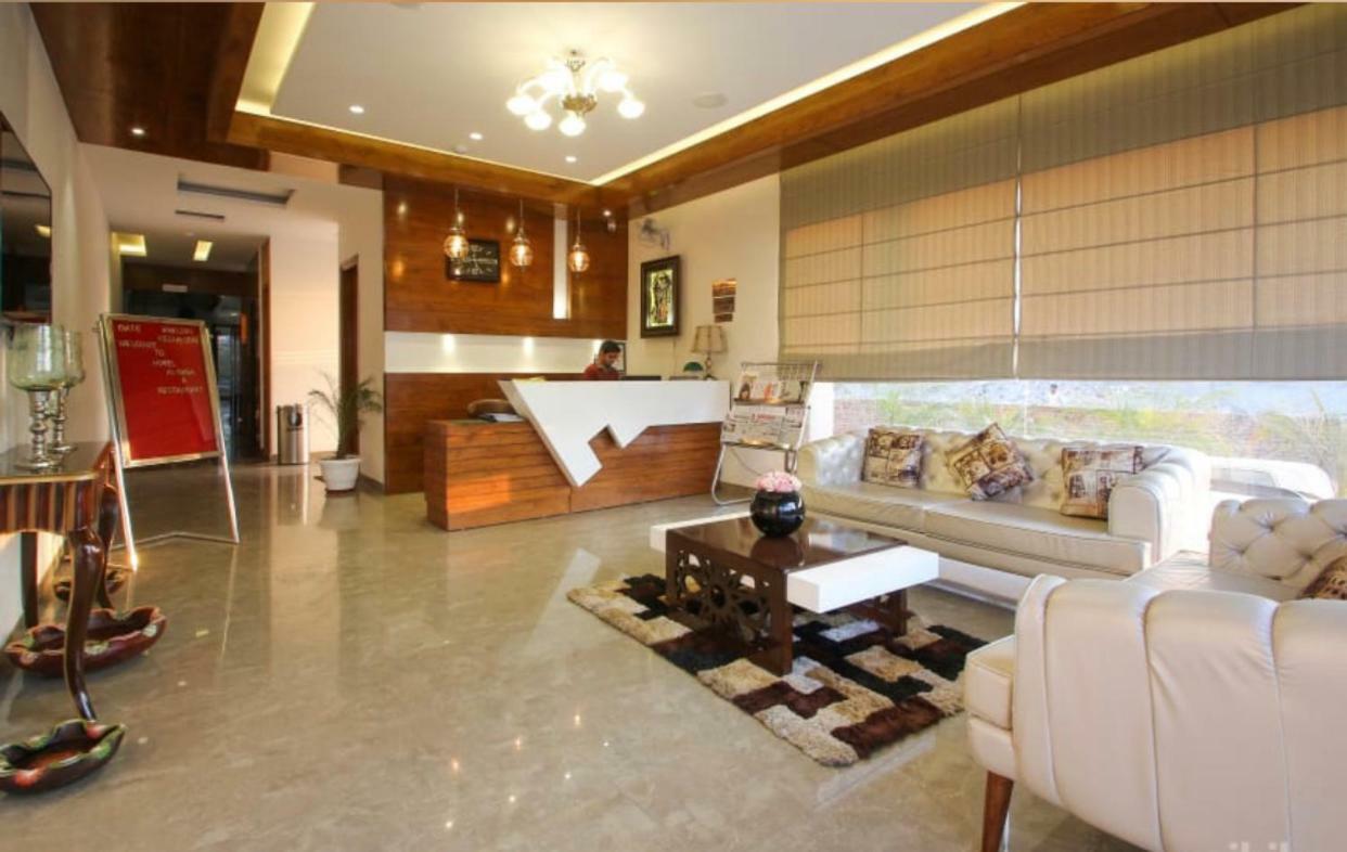 Al-Qasa Hotel Zirakpur Dış mekan fotoğraf